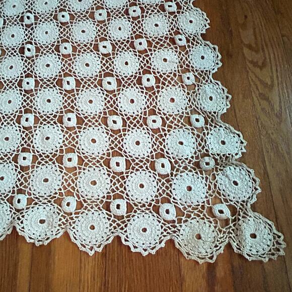 Vintage Hand-Crocheted Lace Tablecloth – Ivory Round Motif Design, 51” x 49 - Picture 6 of 12